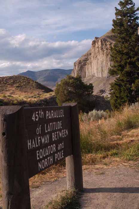 45th parallel sign